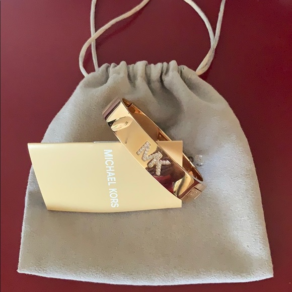 Michael Kors Jewelry - Michael Kors Bangle Bracelet 🎀